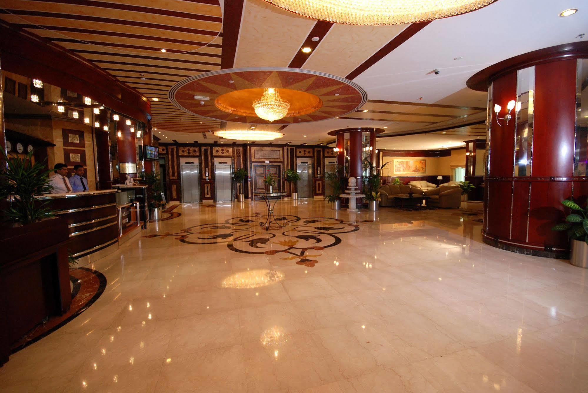 Al Bustan Tower Hotel Suites Sharjah Exterior foto