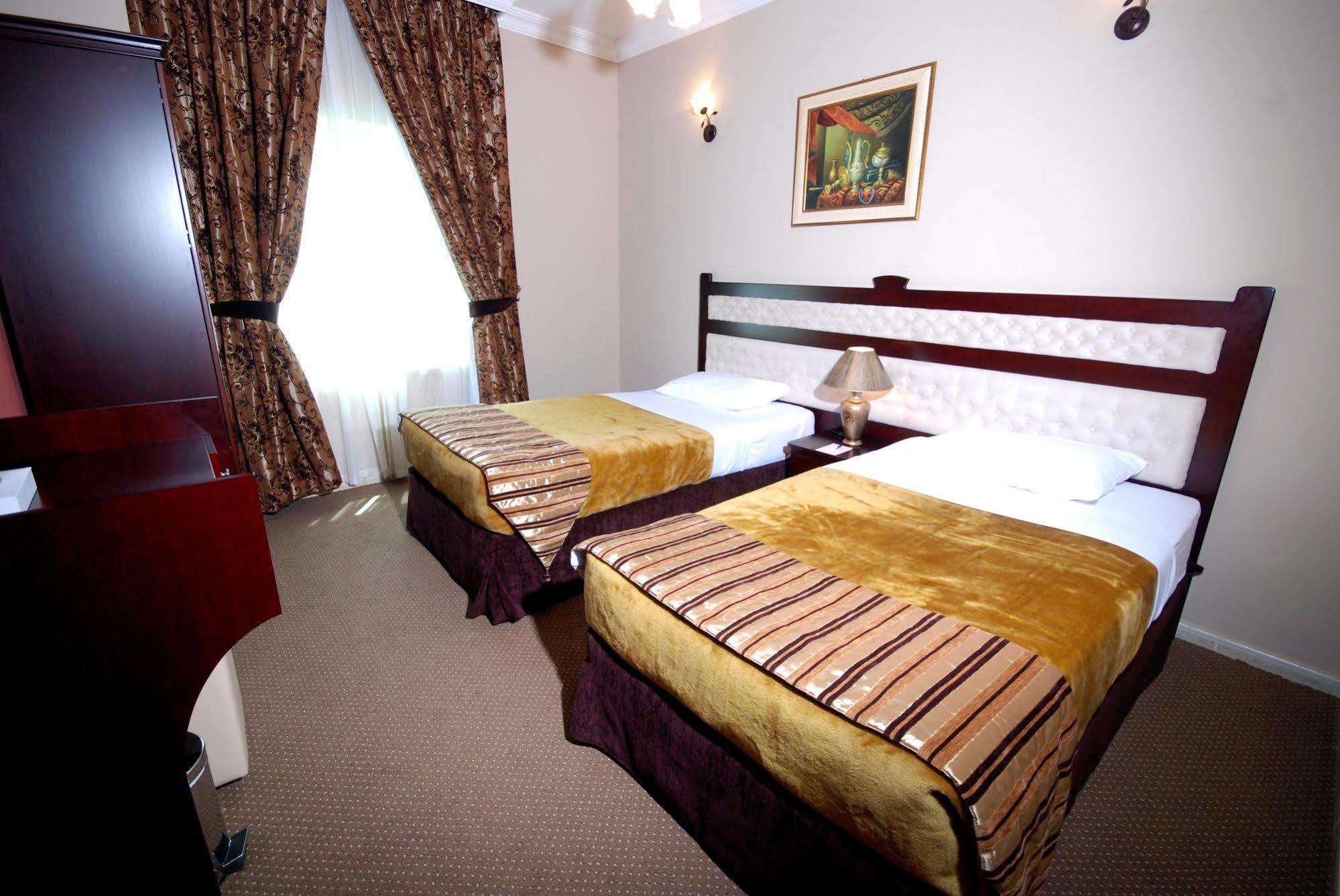 Al Bustan Tower Hotel Suites Sharjah Exterior foto