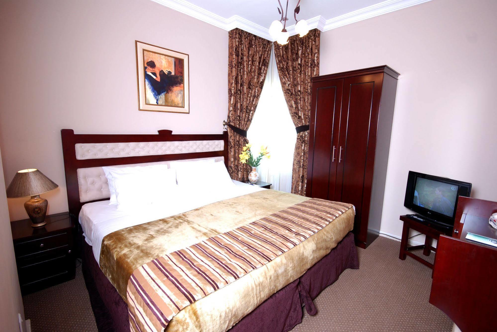 Al Bustan Tower Hotel Suites Sharjah Exterior foto