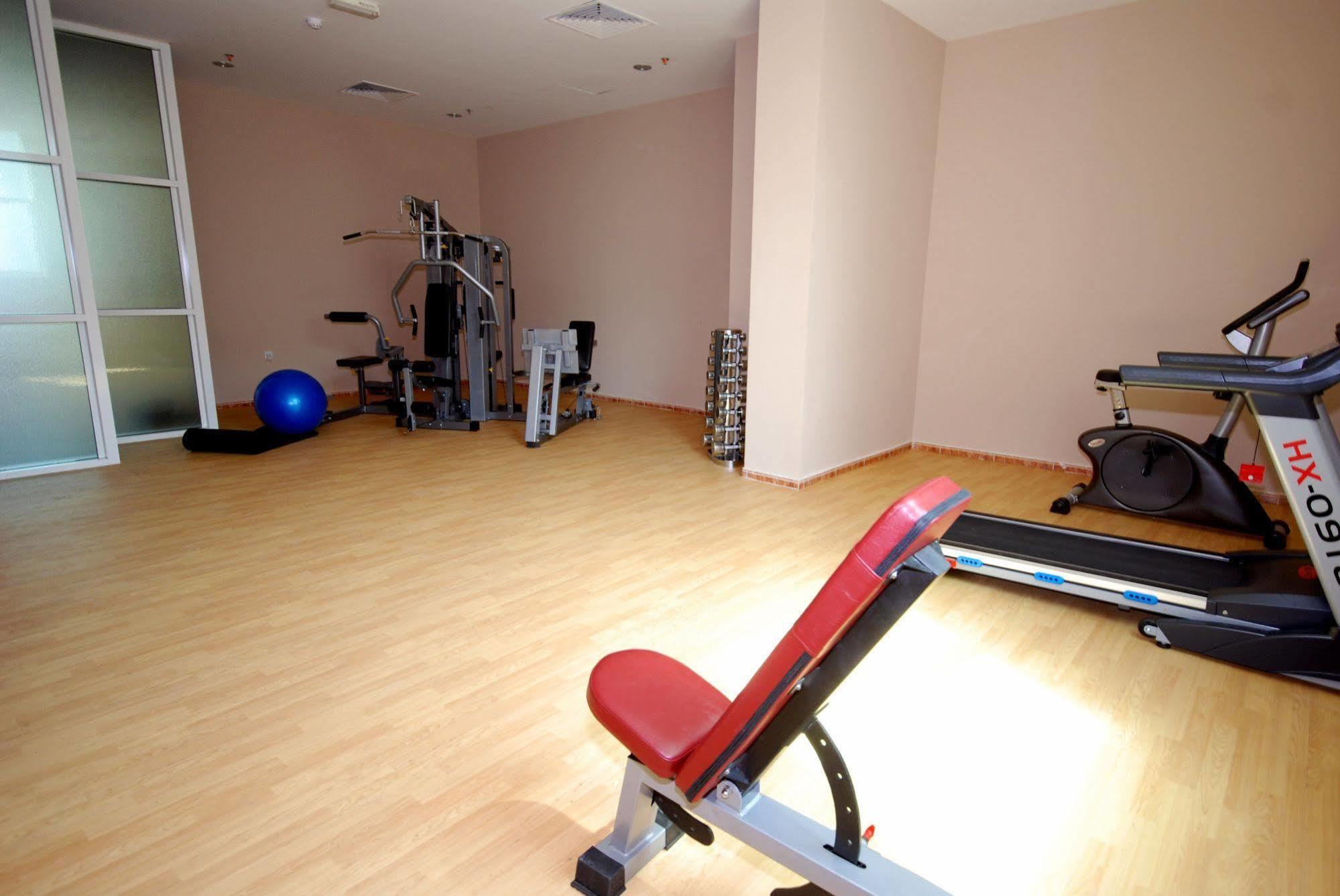Al Bustan Tower Hotel Suites Sharjah Exterior foto